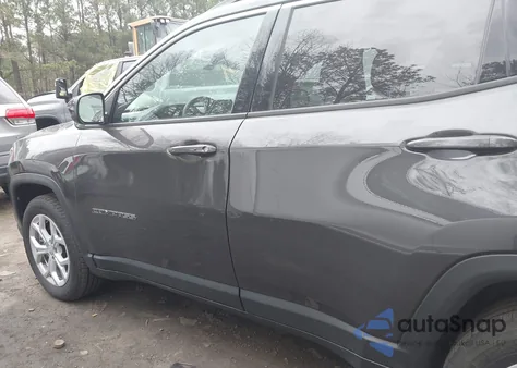 2024 Jeep Compass Latitude 4X4 from USA, damaged, VIN 3C4NJDBN5RT138796